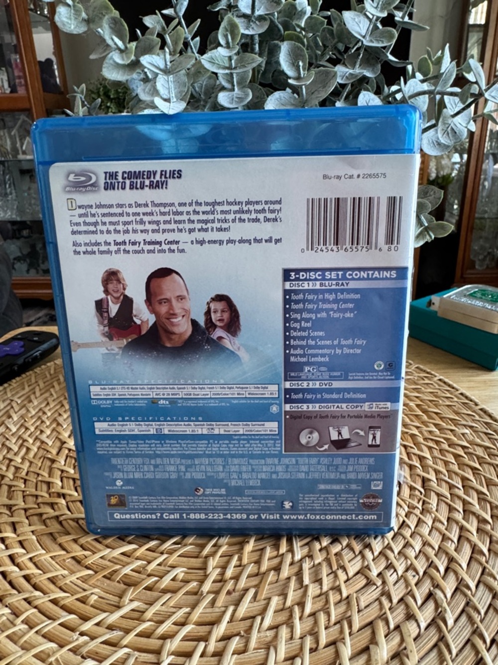 Tooth Fairy (Blu-ray + DVD + Digital Copy) - Dwayne "The Rock" Johnson - Picture 2 of 4